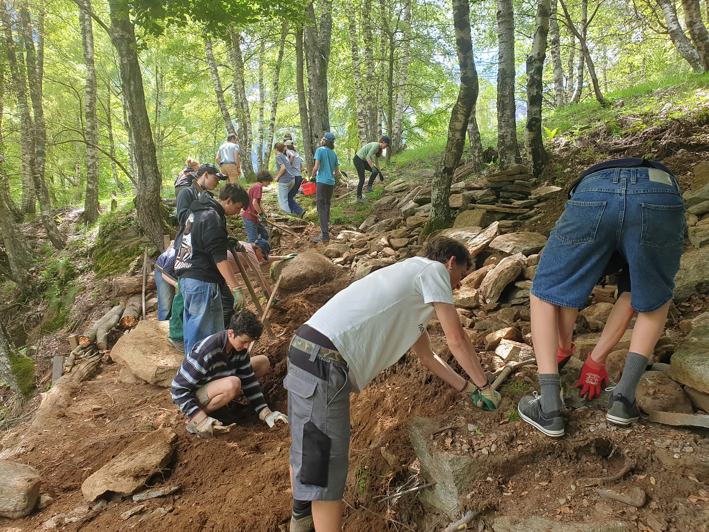 Trockenmauerlager der 9. Klasse Bern, Steinerschule Bern Ittigen Langnau - Privatschule