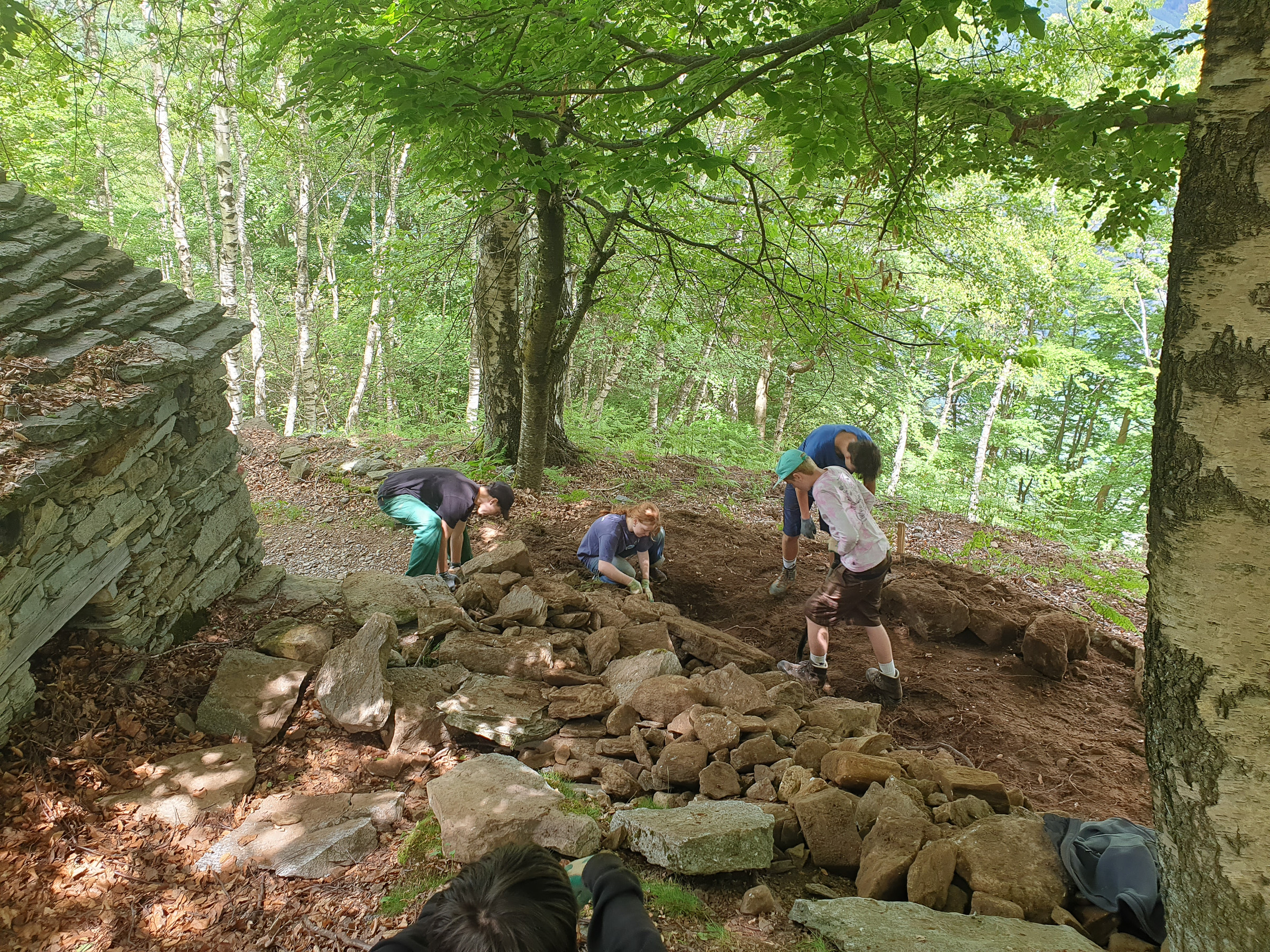 Trockenmauerlager der 9. Klasse Bern, Steinerschule Bern Ittigen Langnau - Privatschule