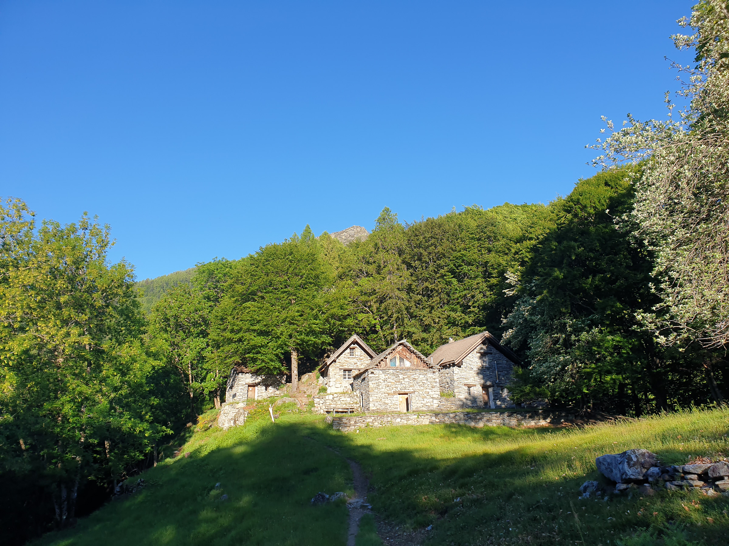 Trockenmauerlager der 9. Klasse Bern, Steinerschule Bern Ittigen Langnau - Privatschule